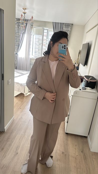 Женский брючный костюм