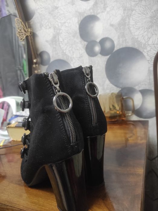 Продам туфли замшевые