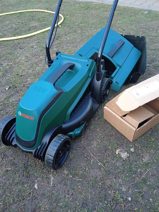 Vând mașină de tuns iarba cu acumulator