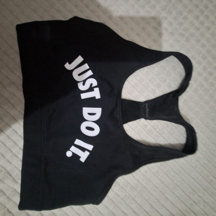 Bustiera de sport