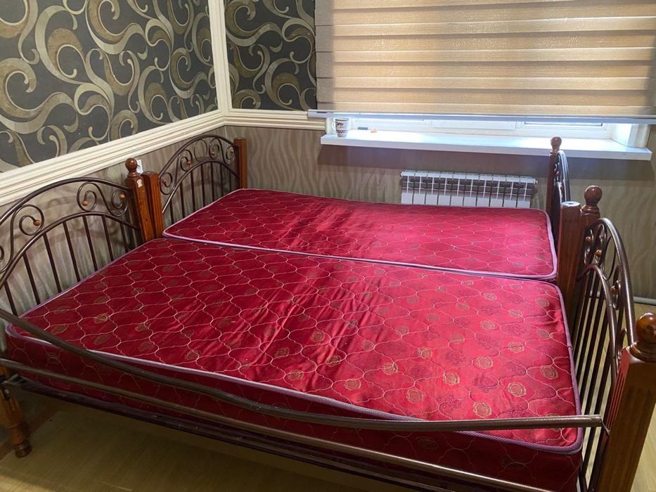 Кровать с матрасом