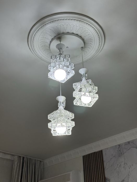 Продам подвесные люстры