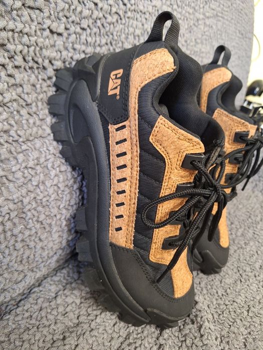 Обувки CAT 40 номер