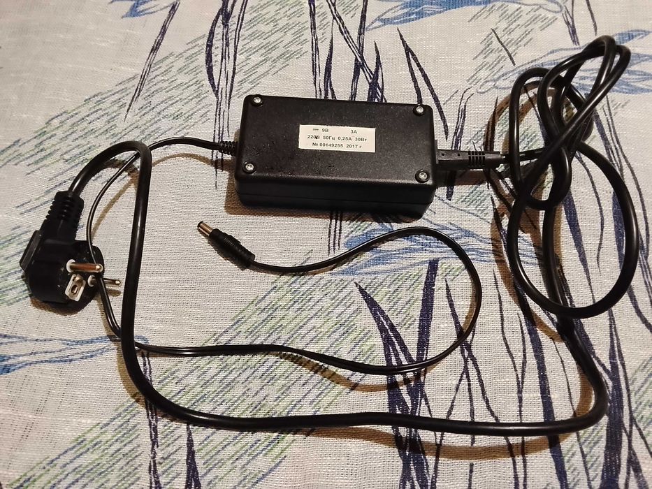 Блок питания DC 9 V, 3 A