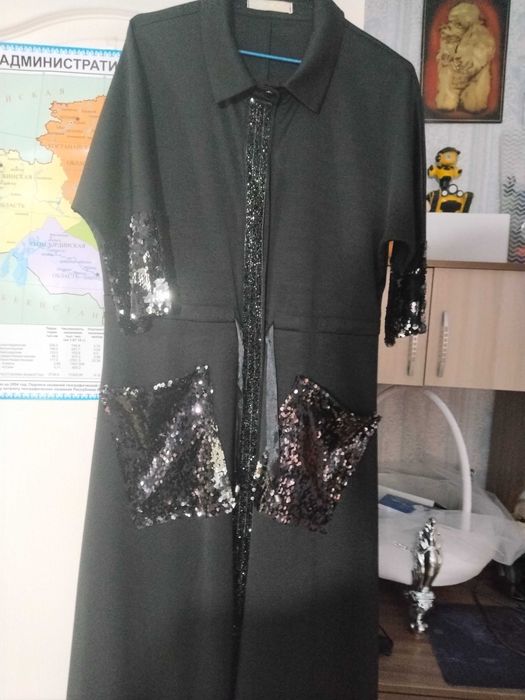 Платье чёрное с вставками пайетки