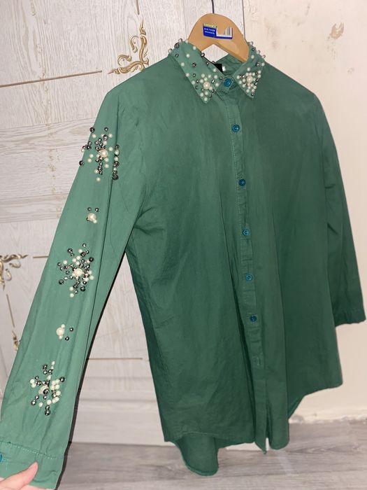 Рубашка М ка. Одевала 3-4 раза,почти как новый, дефектов нету