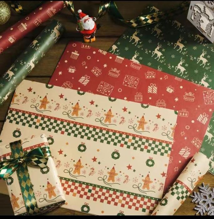 Продажа новогодних открыток и аксессуаров