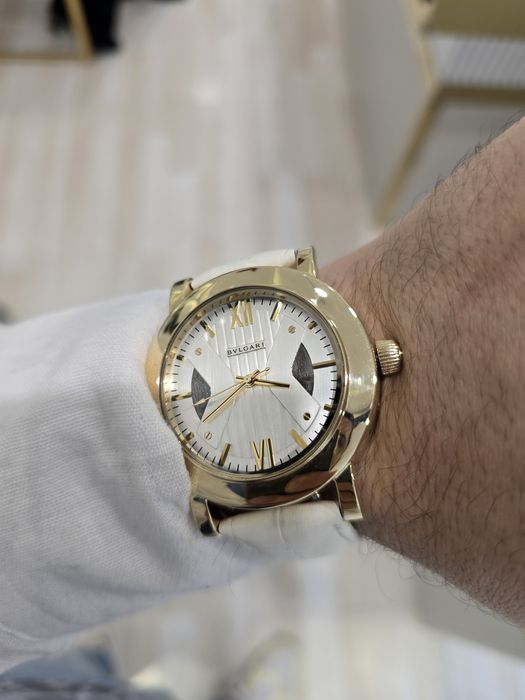 Продам золотые часы Булгари, очень красивая модель