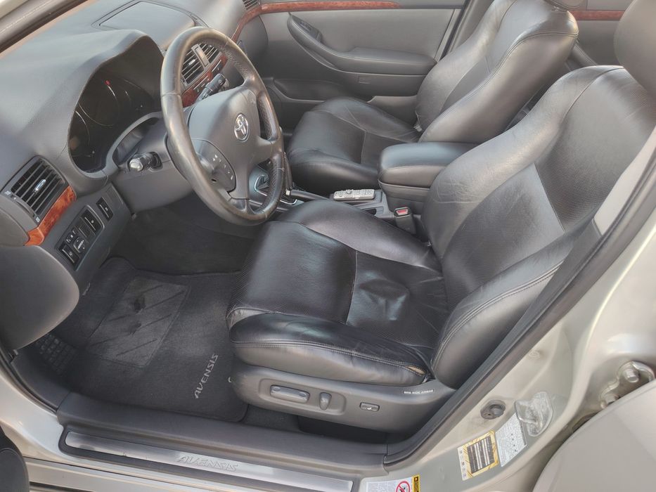 Vând Toyota Avensis T25 2.0 D4D