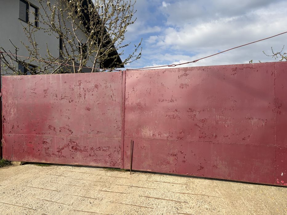 Vand porti fier in stare buna