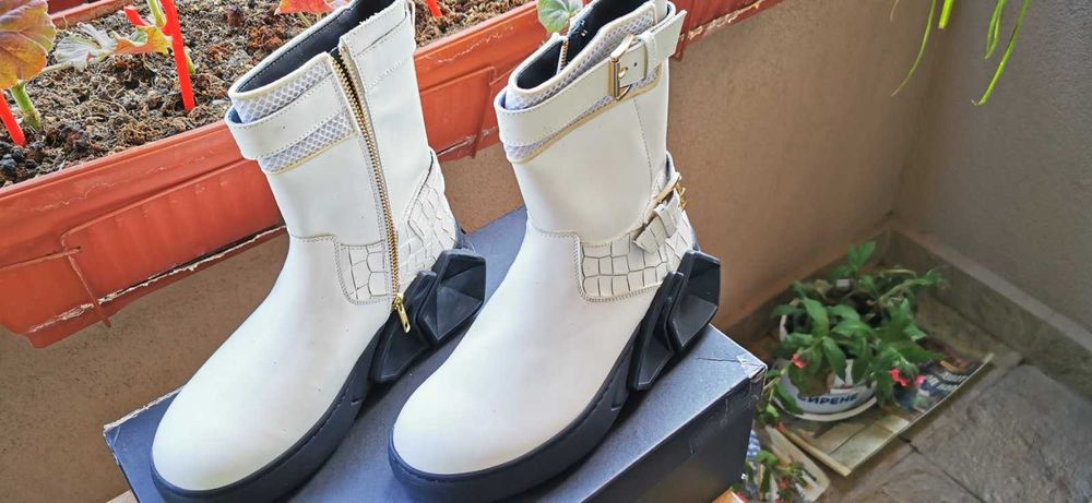 Оригинални маркови дамски кожени боти HIDE & JACK - 37 номер