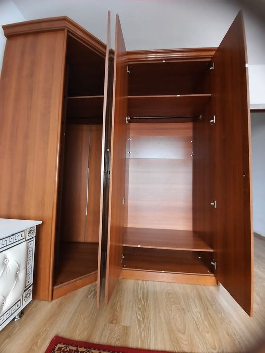 Срочно продам 2 шкафа вместе