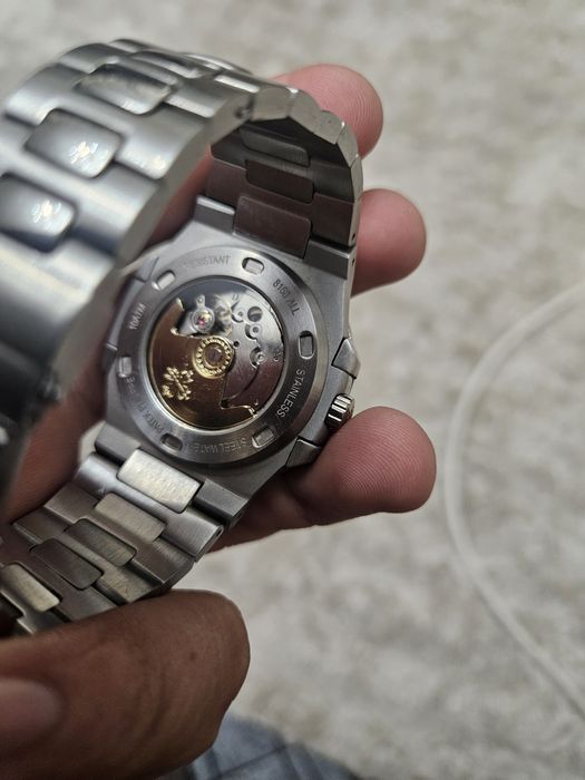 Продавам часовник