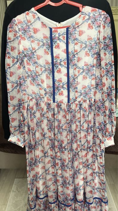 Продаю платья размеры 42