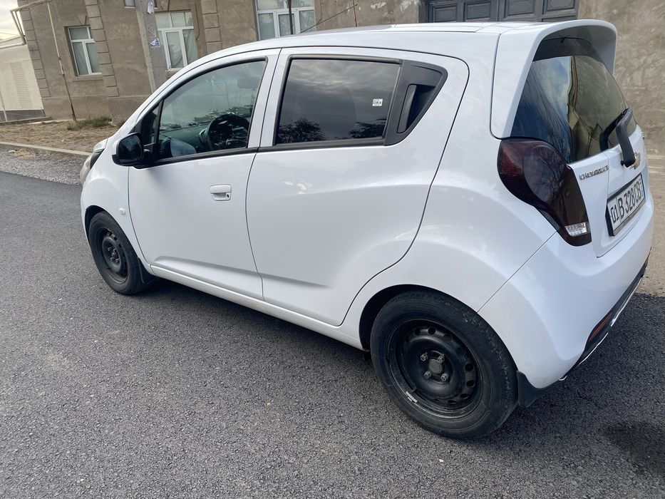 Spark 2018 yil oq  2 pazitsiya