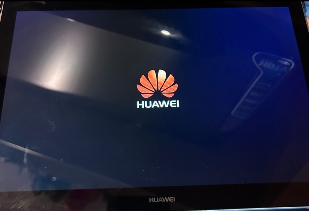 Лаптоп ASUS+подарък таблет HUAWEI