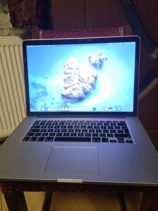 Vând Macbook pro