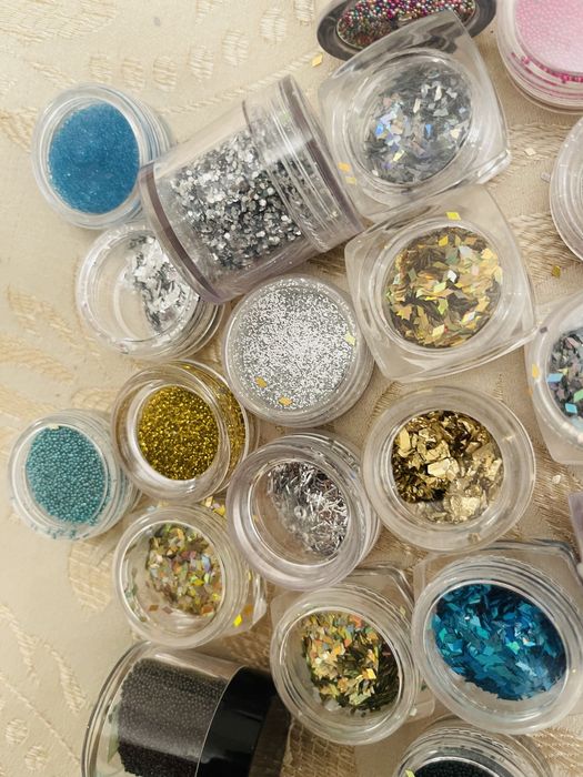 Set 24 borcanase, sclipici foite metalice bilute machiaj manechiura