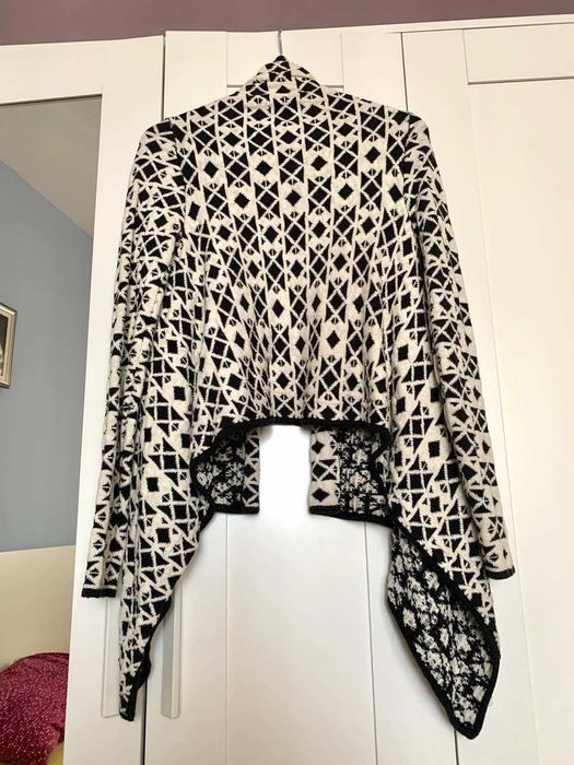 Дамска асиметрична жилетка М