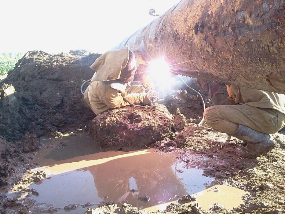 Выполняю сварочные работы