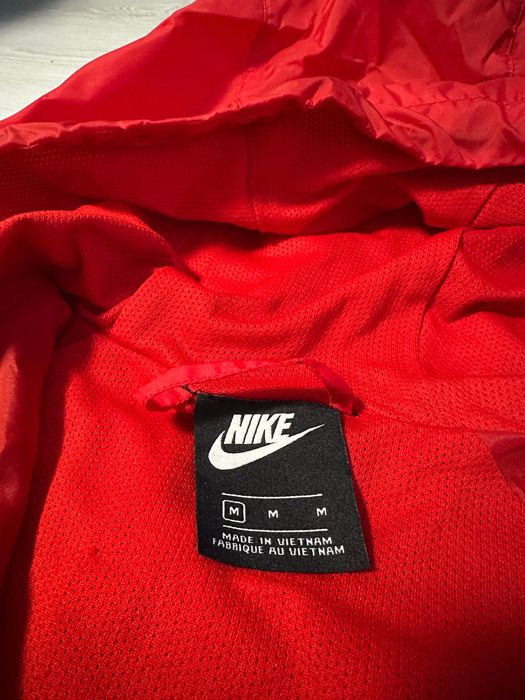 Nike червена ветровка