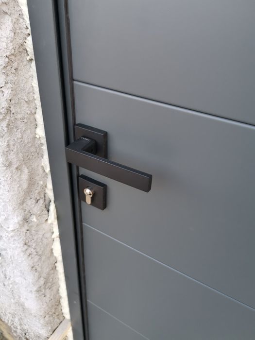 Входни врати, гаражни, блиндирани взломо устойчиви