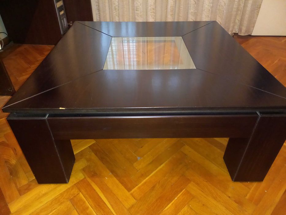 Холова маса квадратна