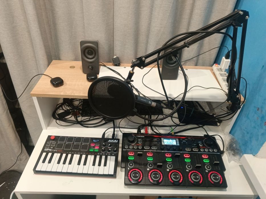 Продам лупер Boss rc-505 и миди клавиатуру Akai