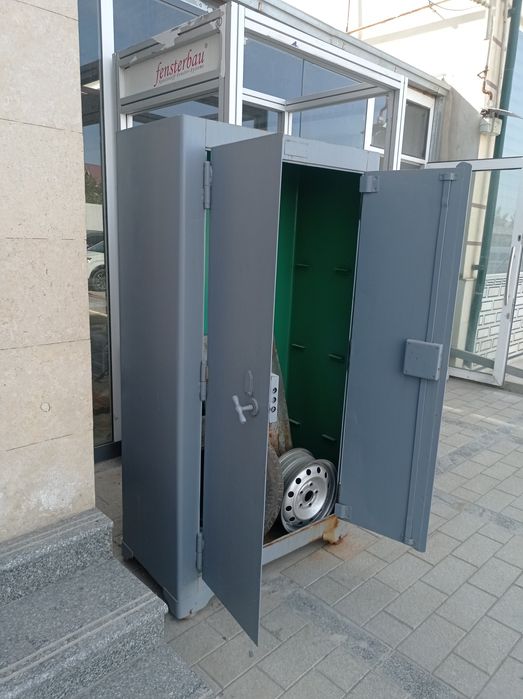 Металлический сейф