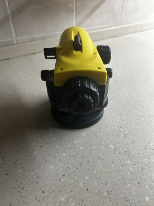 Продам невелир leica