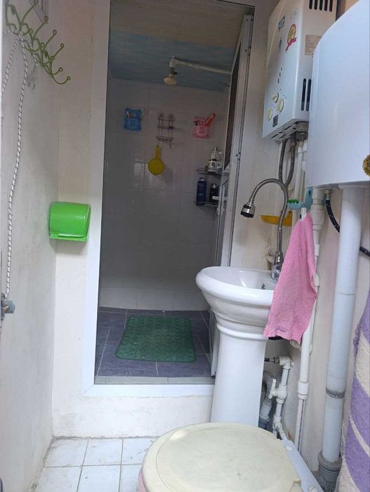 Продаётся дом в общем дворе в центре  Узбекистанская, рядом 34-я школа