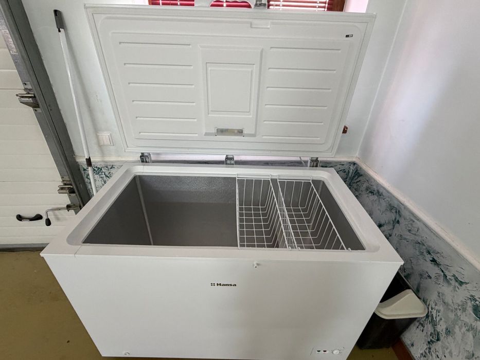 Продам морозильник