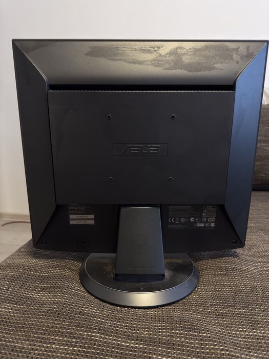 Monitor ASUS patrat