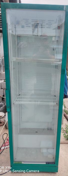 Продам витринный холодильник