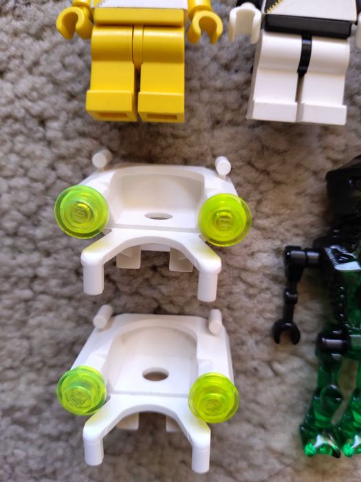 Lego Classic Space, Futuron, Blacktron I, Mars Mission и Modern Space фигурки
