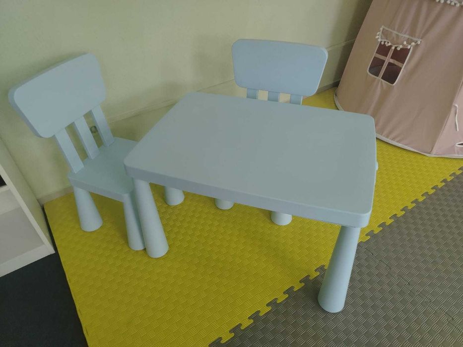 Набор стол и 2 стука икея