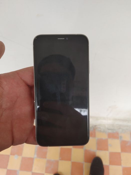 Ayfon X. 15 pro korpis taqilgan