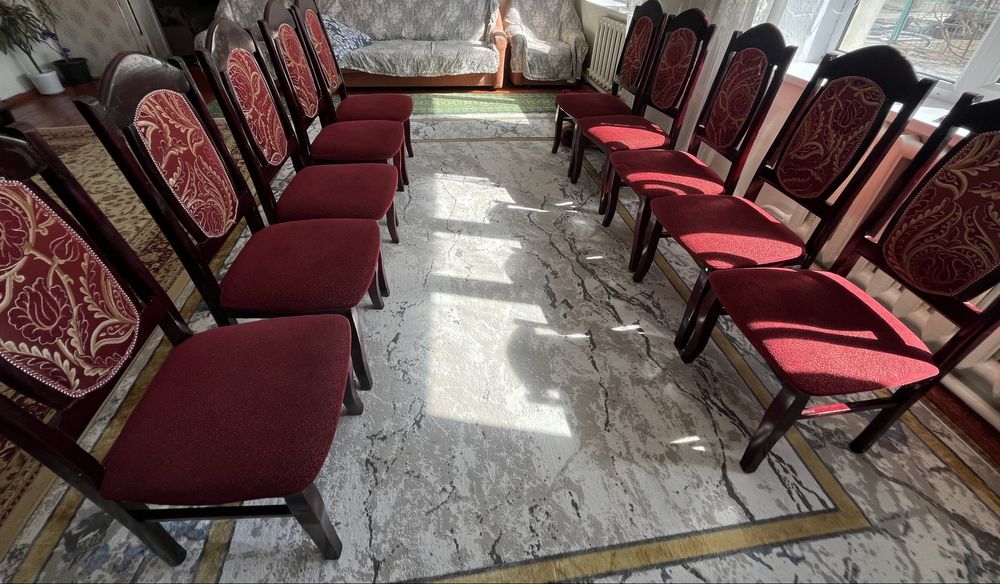 Стол и стулья сатылады!