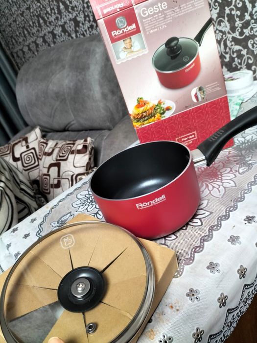 Кастрюля новая продам