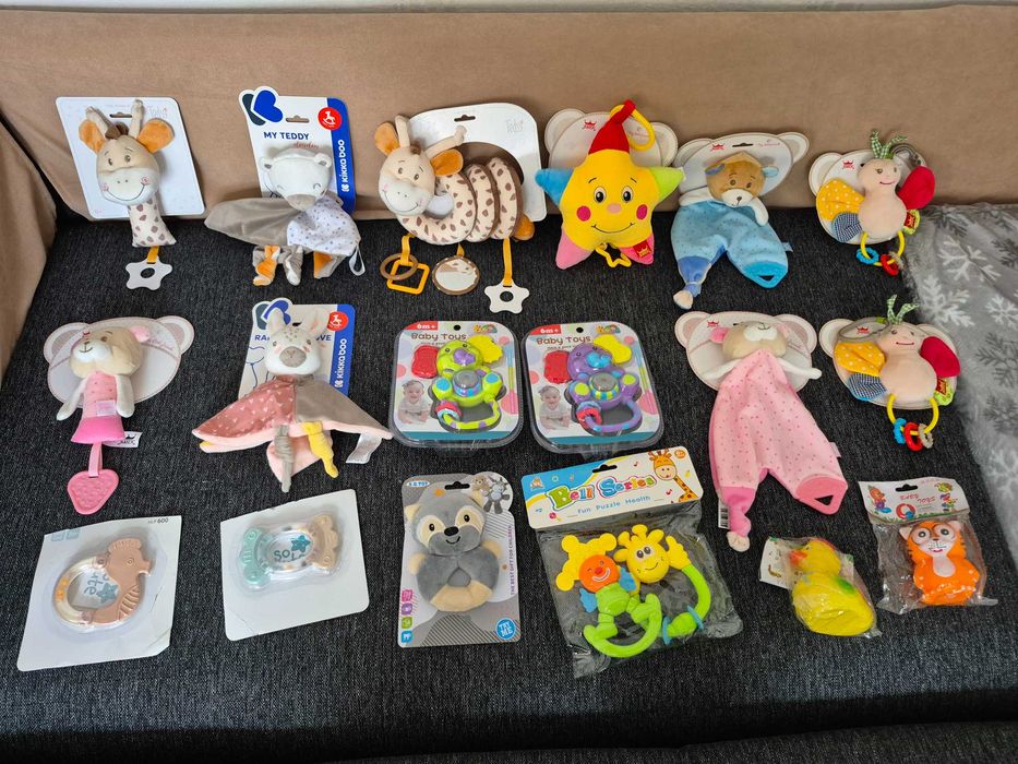 Чисто нови играчки, дрънкалки и гризалки за бебе