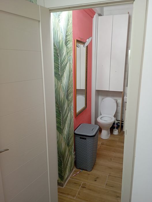 Продам квартиру 52 КВ м .