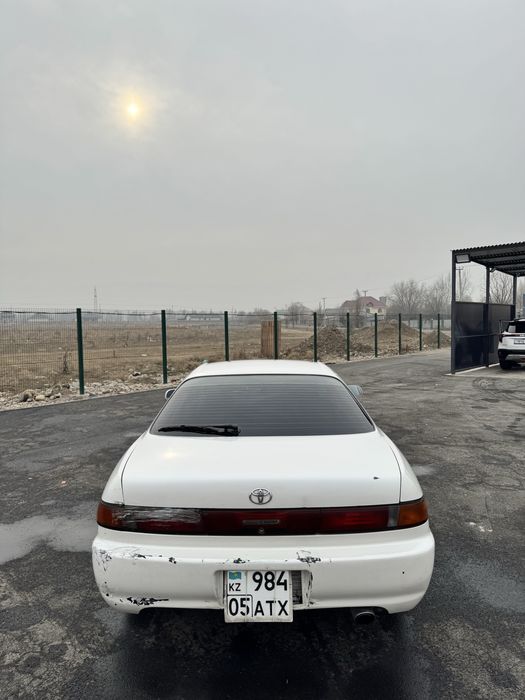продается toyota carina ed