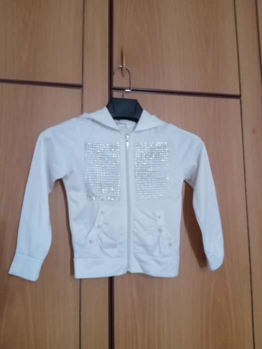 Кофточки  2 штуки  для  девочек.,ширина 33см.длина 43 см.