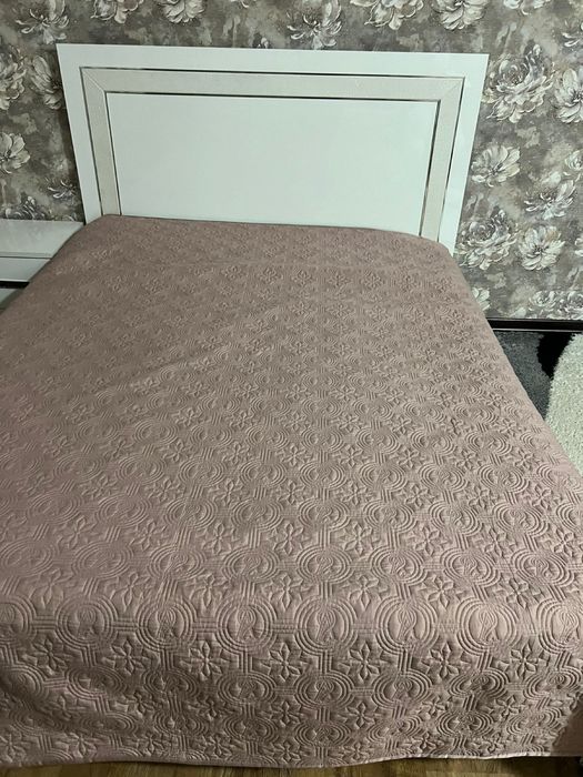 Продается спальная гарнитура