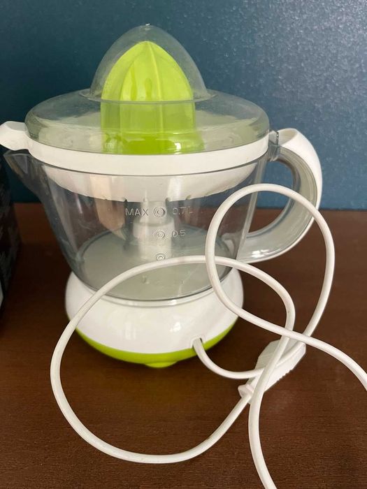 Електрическа цитрусова преса