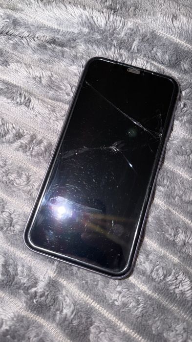 Продам 11 Айфон, 128гб