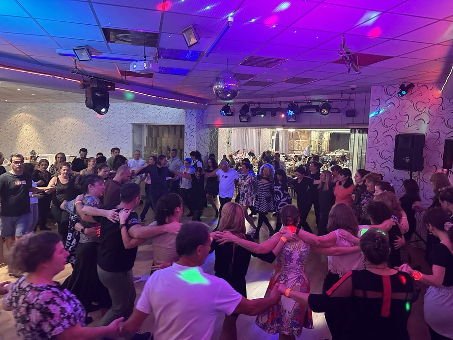 DJ - За вашето мероприятие - Сватба,бал,кръщене,фирмено парти,юбилей.