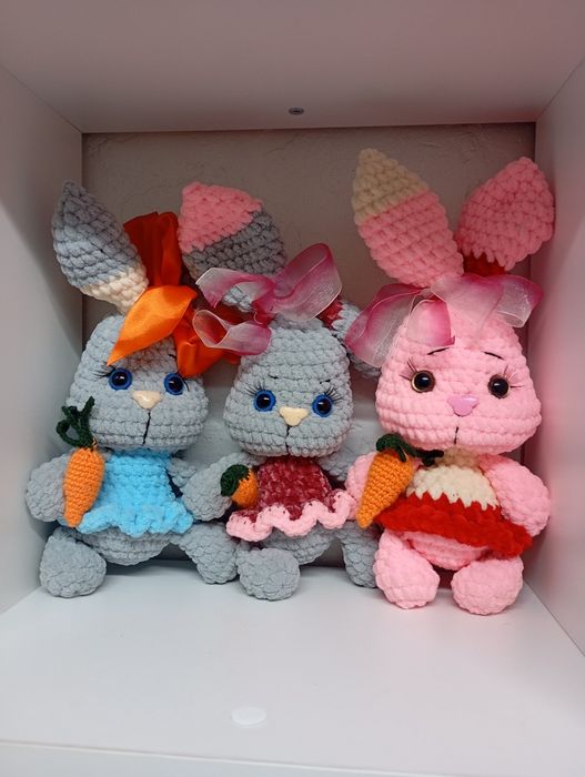 Вязаные игрушки зайчики