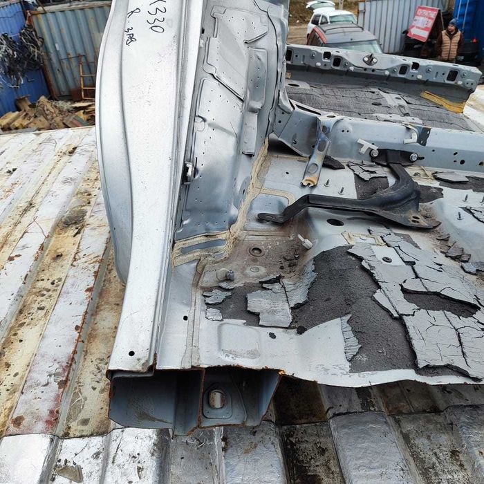 Заднее правое крыло Lexus RX330