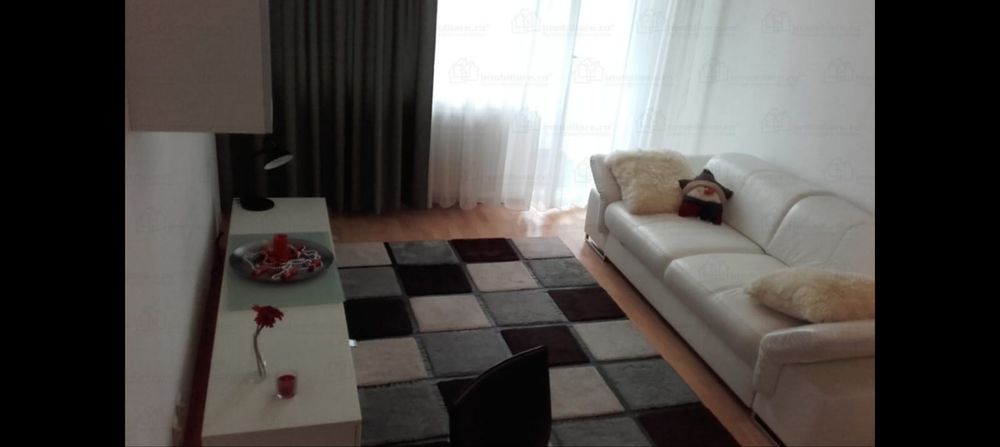 Apartament cu 2 camere decomandate de închiriat, central